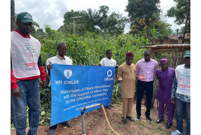 Cerimonia di inaugurazione del nuovo pozzo per la comunità di Umuawa in Nigeria