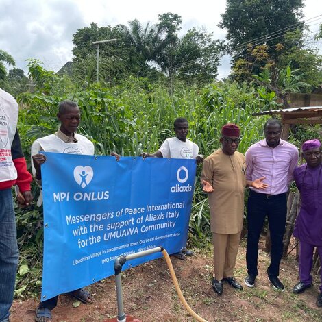 Cerimonia di inaugurazione del nuovo pozzo per la comunità di Umuawa in Nigeria