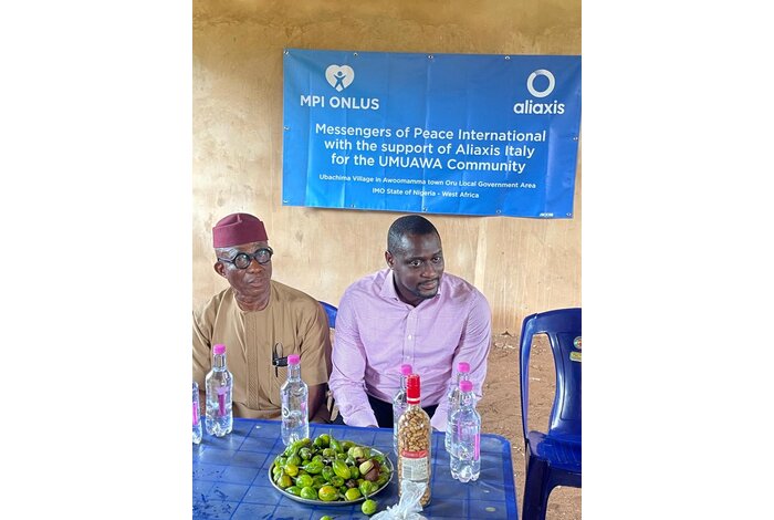 Prince Theodore Amanfo e Oluwole Ayeny durante l'inaugurazione