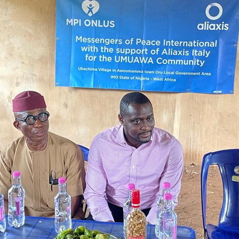Prince Theodore Amanfo e Oluwole Ayeny durante l'inaugurazione