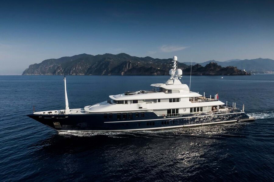 vista del mega yacht My Triple Seven