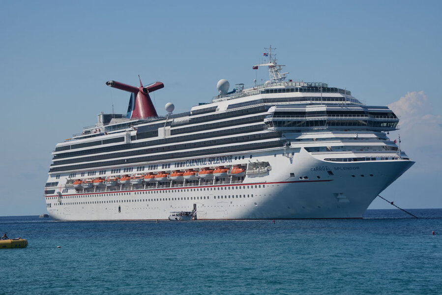 vista laterale della nave da crociera Carnival Splendor